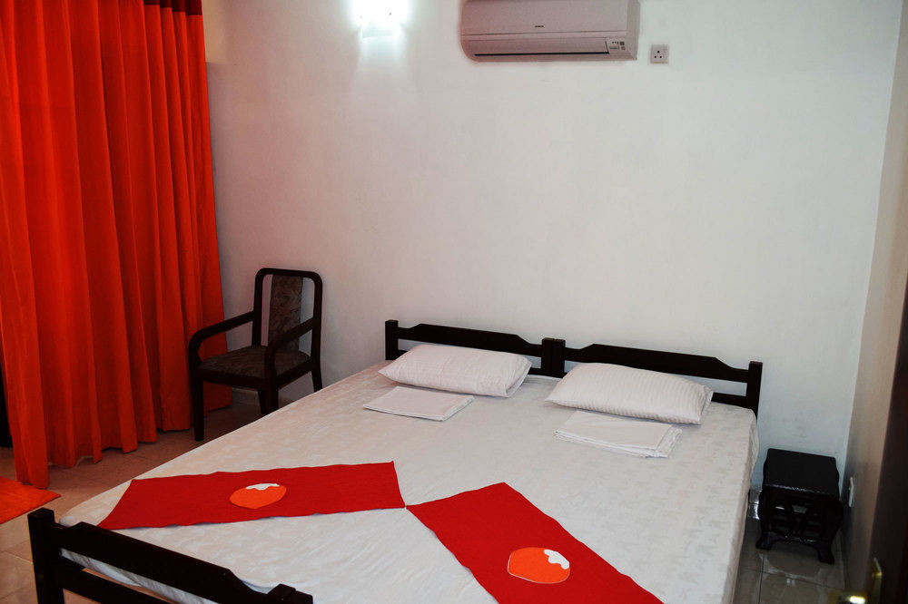 Thambili Island @ Stubbs Hotel Colombo Buitenkant foto